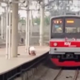 Geger! Pria Nekat Lompat ke Rel KRL di Stasiun Tanah Abang, Ini Faktanya