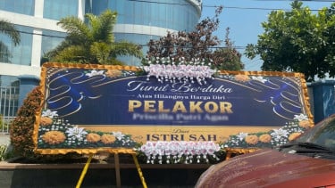Viral! Istri Sah Oknum Aparat Labrak ke Kantor Bank Diduga Pelakor, Pajang Karangan Bunga hingga Bawa 20 Polisi