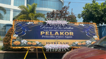 Viral! Istri Sah Oknum Aparat Labrak ke Kantor Bank Diduga Pelakor, Pajang Karangan Bunga hingga Bawa 20 Polisi