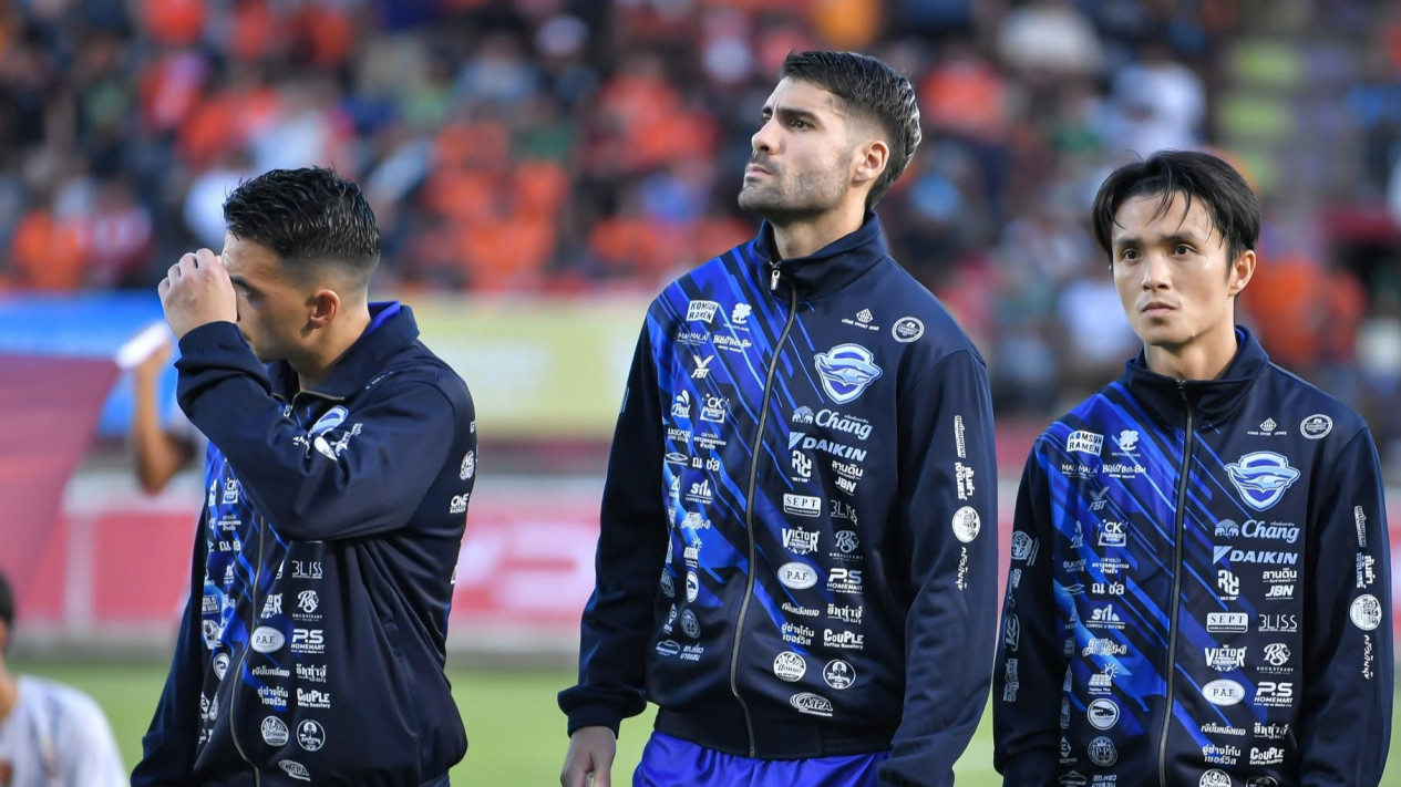 Bisa Jadi Ide untuk Persib Persib, Intip Jaket Latihan Chonburi FC Full Sponsor Khusus Lokal
            - galeri foto