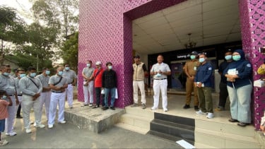 Upaya Jaga Keselamatan dari Paparan Abu Vulkanik, Ratusan Ribu Masker Dibagikan ke Warga