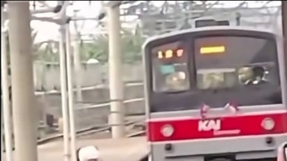 Viral Pria Lompat ke Rel Tanah Abang Saat KRL Datang, Begini Kronologi dan Kondisinya