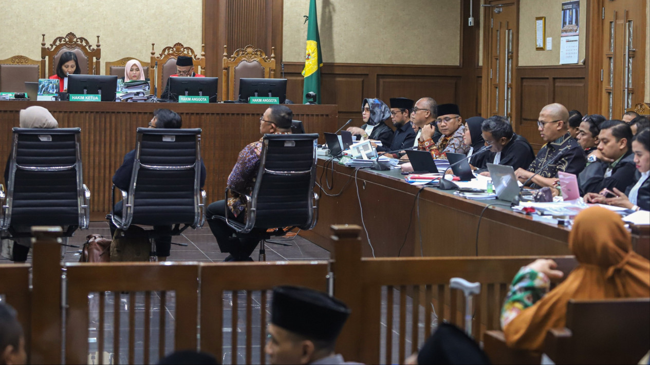 Eks Pejabat Kemenag Akui Terima Fee Percepatan Haji, Nilainya Ratusan Juta hingga Valas
            - galeri foto