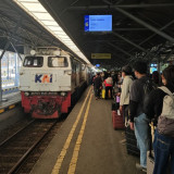 Penumpang Kereta Tujuan Jakarta Masih Meningkat, Daop 8 Operasikan 2 KA Tambahan Meski Bandara Sudah Dibuka