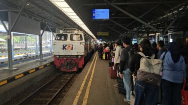 Penumpang Kereta Tujuan Jakarta Masih Meningkat, Daop 8 Operasikan 2 KA Tambahan Meski Bandara Sudah Dibuka