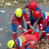 Detik-Detik Jenazah Pria Ditemukan Mengapung di Pintu Air Kebon Manggis Jakarta Timur, Posisinya Tengkurap