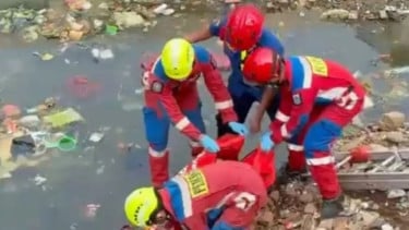 Detik-Detik Jenazah Pria Ditemukan Mengapung di Pintu Air Kebon Manggis Jakarta Timur, Posisinya Tengkurap