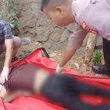 Geger! Mayat Pria Ditemukan Mengapung di Pintu Air Kebon Manggis Jaktim, Polisi Ungkap Faktanya
