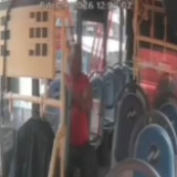 Terekam CCTV Gasak Laptop dan iPad Penumpang di Transjakarta Blok M, Pria Berbaju Merah Diburu Polisi