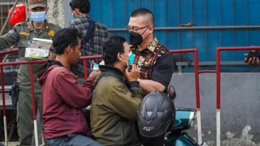 Sebaran Abu Vulkanik Sasar Jakarta, Legislator Kenneth Bagikan Masker
