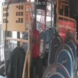 Detik-detik Pria Curi Tablet dan Macbook di TransJakarta