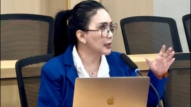 Rieke Diah Pitaloka Resmi Lulus S1 Hukum IBLAM, Angkat Isu Kedaulatan Data Nasional
