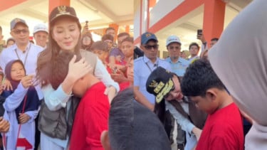 Pelukan Hangat Sherly Tjoanda untuk Rehan, Murid Sekolah Rakyat Terintegrasi