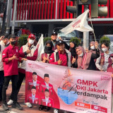 Abu Vulkanik Gunung Anak Krakatau Capai Jakarta, GMPK DKI Bagikan 10.000 Masker dan hingga Ratusan Nasi Kotak