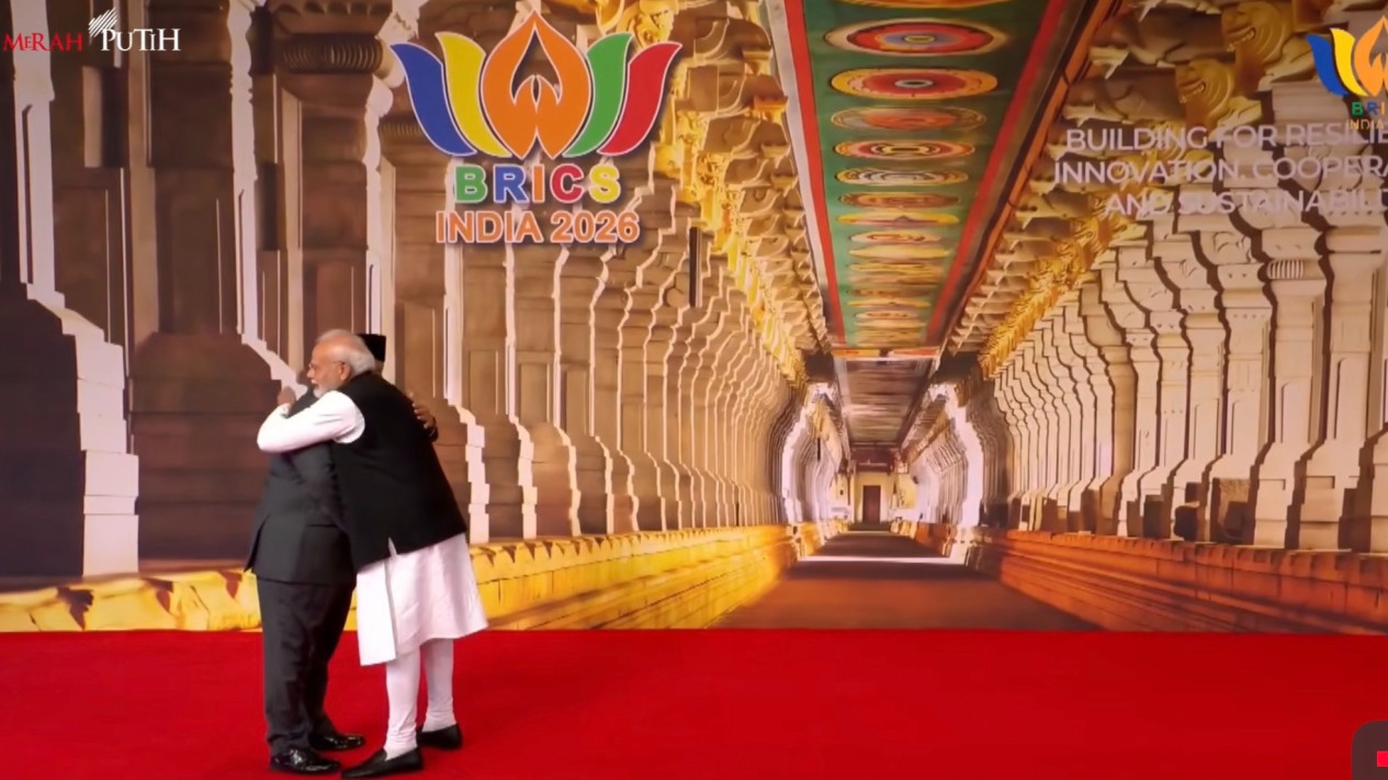 Momen Kedatangan Prabowo Disambut Pelukan PM Modi di KTT ke-18 BRICS
            - galeri foto