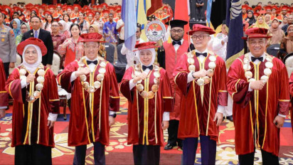 Gubernur Khofifah Kukuhkan Mahasiswa Baru dan Wisuda Angkatan Pertama Penerima Beasiswa Asrama Mahasiswa Nusantara Surabaya