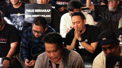 Lensa Berbicara: Doa Bersama untuk Jurnalis yang Hilang Kontak Saat Liputan Erupsi Gunung Anak Krakatau