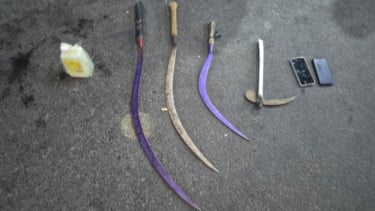 Air Keras hingga 4 Senjata Tajam Diamankan Polisi dari 6 Pemuda yang Hnedak Tawuran di Duren Sawit