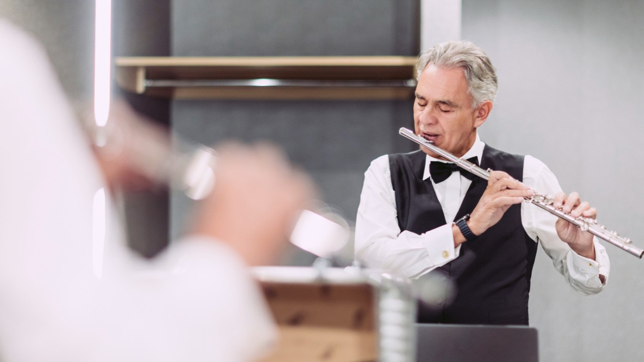 Andrea Bocelli Kembali ke Indonesia, 30 Tahun Romanza Dirayakan di Borobudur dan Jakarta
            - galeri foto