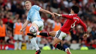 ‎VAR Bikin Kesalahan Fatal saat Manchester United Dikalahkan Manchester City, Badan Wasit Liga Inggris Minta Maaf