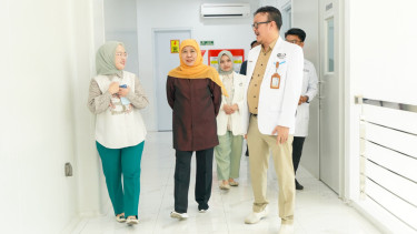 Gubernur Khofifah Kunjungi Pusat Riset Stem Cell dan Kanker SCCR Indonesia di Semarang