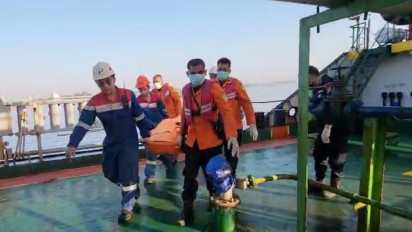 Kapal Tanker MT Mauhau Pertamina Serahkan 16 Korban Virgo Transport 8 ke Basarnas, 15 Orang Selamat