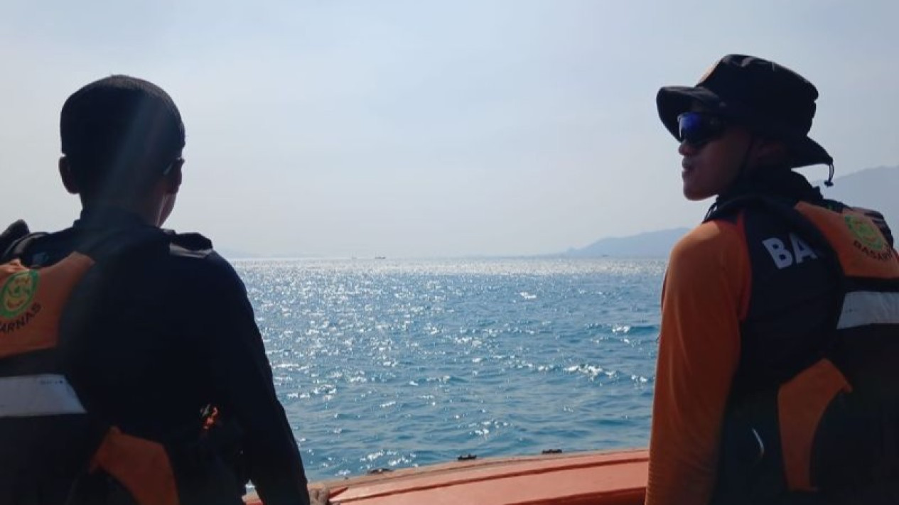 Pencarian Rombongan Jurnalis yang Hilang di Selat Sunda hingga ke Samudra Hindia
            - galeri foto