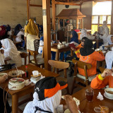 Belajar Manajemen di Universitas Ciputra, Anisa Kembangkan Soko Pawon dengan Soto Khas Ngawi
