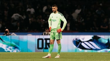 Maarten Paes Tiba-Tiba Jadi Starter Lagi, Pelatih Ajax Amsterdam Ungkap Alasan Cadangkan Marc-Andre ter Stegen