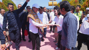 Jokowi Kunjungi Warga Terdampak Gempa di NTT