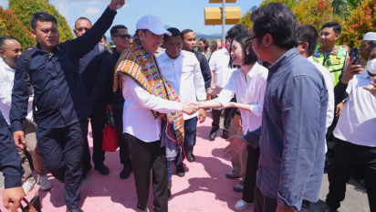 Jokowi Kunjungi Warga Terdampak Gempa di NTT