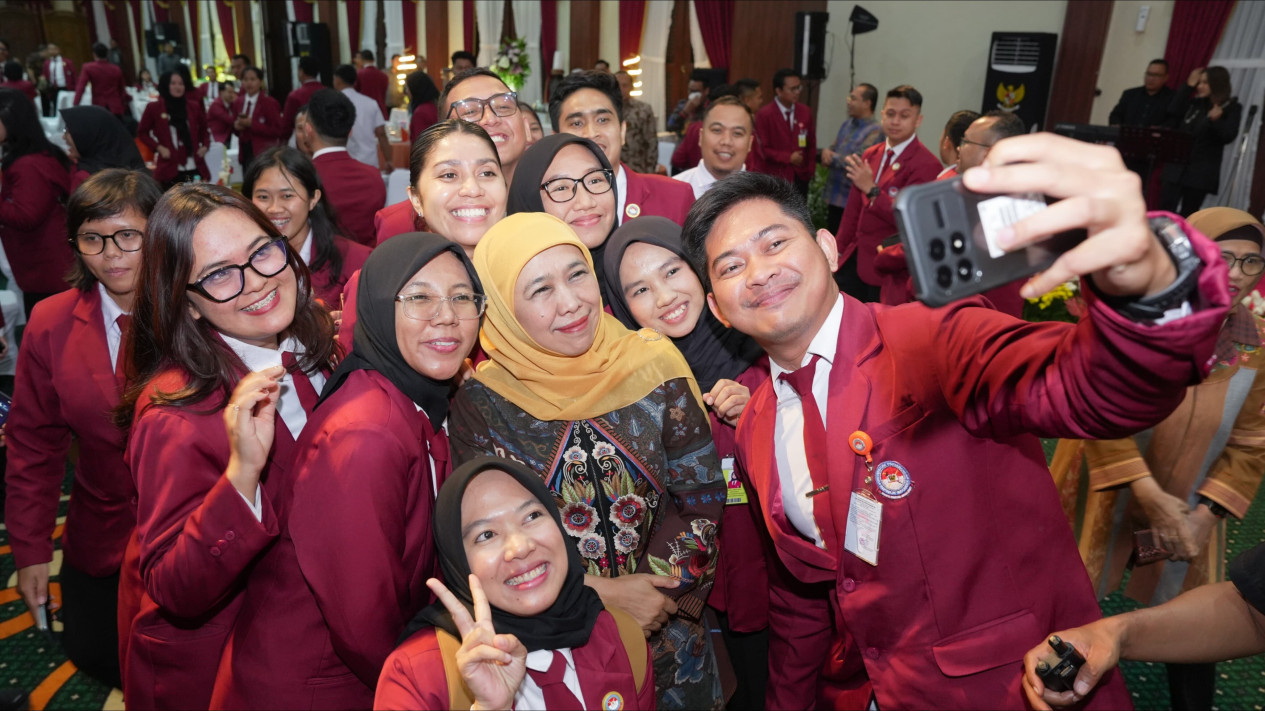 Gubernur Khofifah Paparkan Potensi Unggul Jatim di Hadapan 109 Mahasiswa FKN Unhan
            - galeri foto