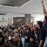 Ratusan Mahasiswa UINSA Kembali Gelar Aksi Duduki Rektorat Tolak Achamad Muzakki Jadi Rektor