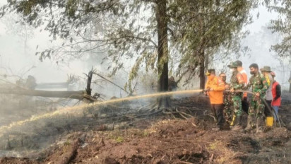 Satuan Tugas Karhutla Jambi Uji Coba Zat Khusus Pemadam Api di Lahan Gambut