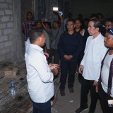 Malam-Malam, Jokowi Kunjungi Warga Terdampak Gempa di Pulau Palue, NTT