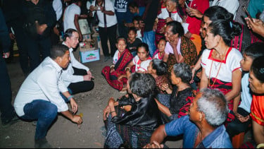 Bupati Sikka Ucap Terima kasih Kepada Jokowi Sudah Kirim Semen, Seng, dan Tandon Air