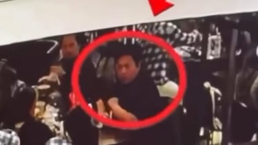 Siapa Pria Berbaju Hitam yang Menendang Wanita Berbaju Putih di Foodcourt Mall Hingga Tersungkur? Video Viral, Polisi Cek CCTV