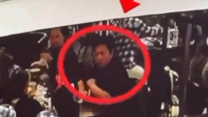 Siapa Pria Berbaju Hitam yang Menendang Wanita Berbaju Putih di Foodcourt Mall Hingga Tersungkur? Video Viral, Polisi Cek CCTV