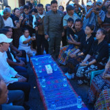 Jokowi Sambangi Rumah Korban Penembakan KKB di Kab. Sikka NTT