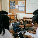 Coding dan AI Masuk Sekolah, Tapi Tantangan Pendidikan Bukan Sekadar Soal Teknologi