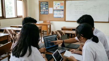 Coding dan AI Masuk Sekolah, Tapi Tantangan Pendidikan Bukan Sekadar Soal Teknologi
