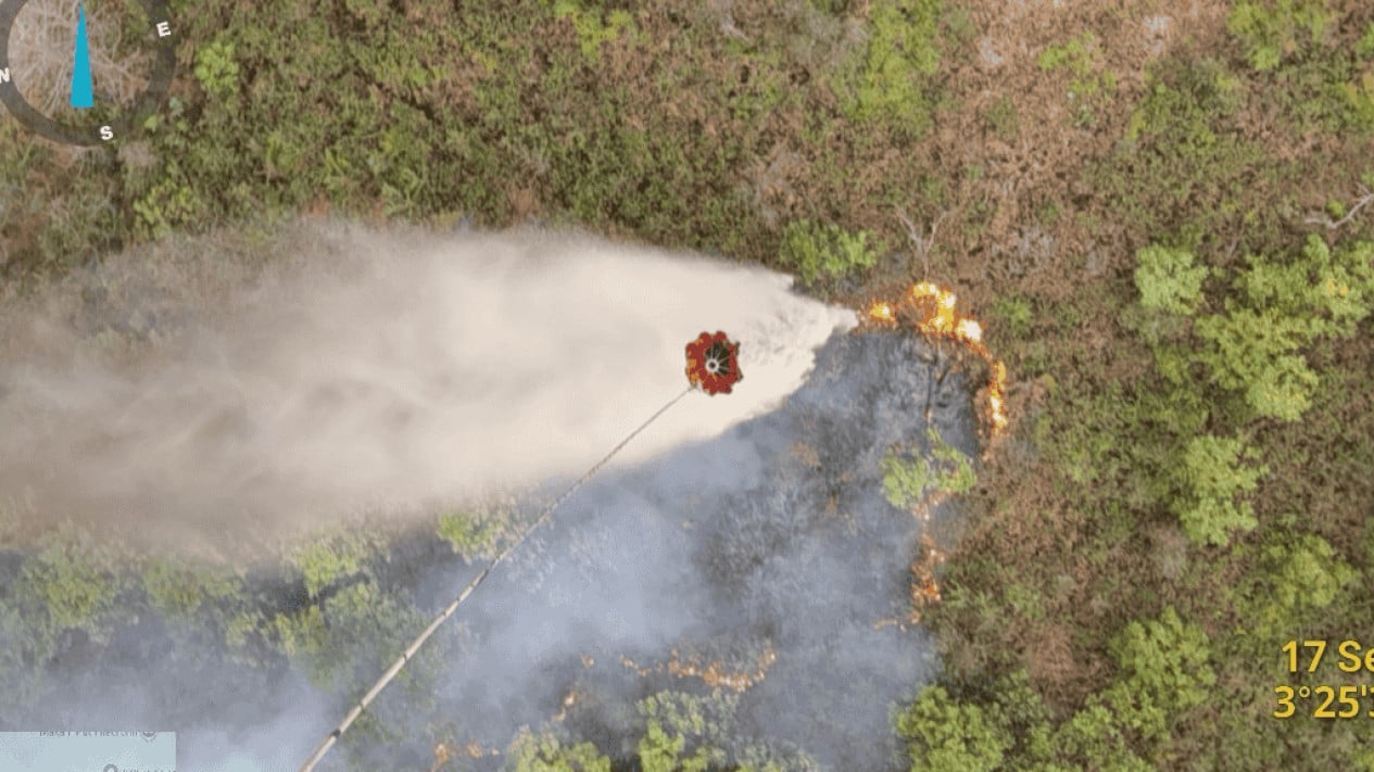 BNPB Kerahkan Armada Helikopter untuk Water Bombing Karhutla di 6 Provinsi
            - galeri foto