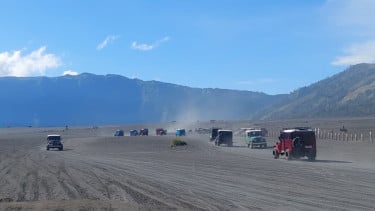 Setelah Sepekan Ditutup Akibat Karhutla, Wisata Gunung Bromo Kembali Dibuka