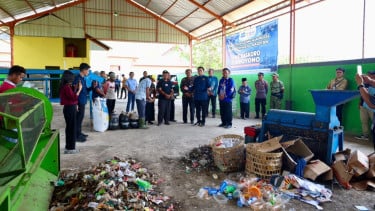 Serahkan Dukungan Pengelolaan Sampah di Magetan, MPR RI Dorong TPS3R Diperluas ke Setiap Desa Secara Terpadu