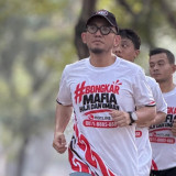 Wamenhaj Dahnil Kampanyekan “Bongkar Mafia Haji dan Umrah” Lewat Baju Lari