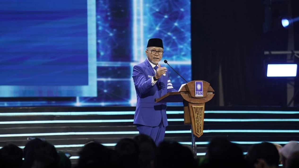 Zulhas Usul Kuliah di PTN Gratis, Prabowo Setuju Saat Itu Juga di HUT PAN
            - galeri foto