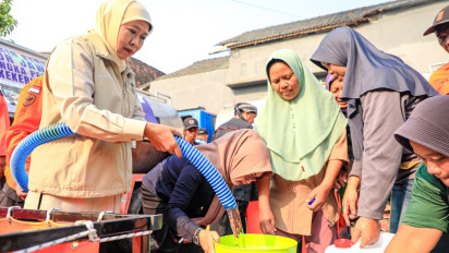 Gubernur Khofifah Perluas Penyaluran Air Bersih untuk Warga Terdampak Kekeringan hingga ke Kabupaten Ponorogo