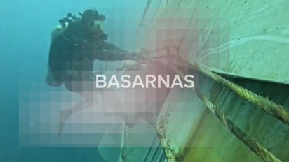 Detik-Detik Penyelam Basarnas Pecahkan Kaca Kapal Virgo, Masuk Cari Korban