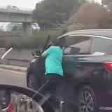 Video Sopir Taksi Hijau Terseret Mobil Listrik Sejauh 50 Meter di Tol Jakarta Barat Viral di Jagat Maya, Begini Penjelasan Polisi