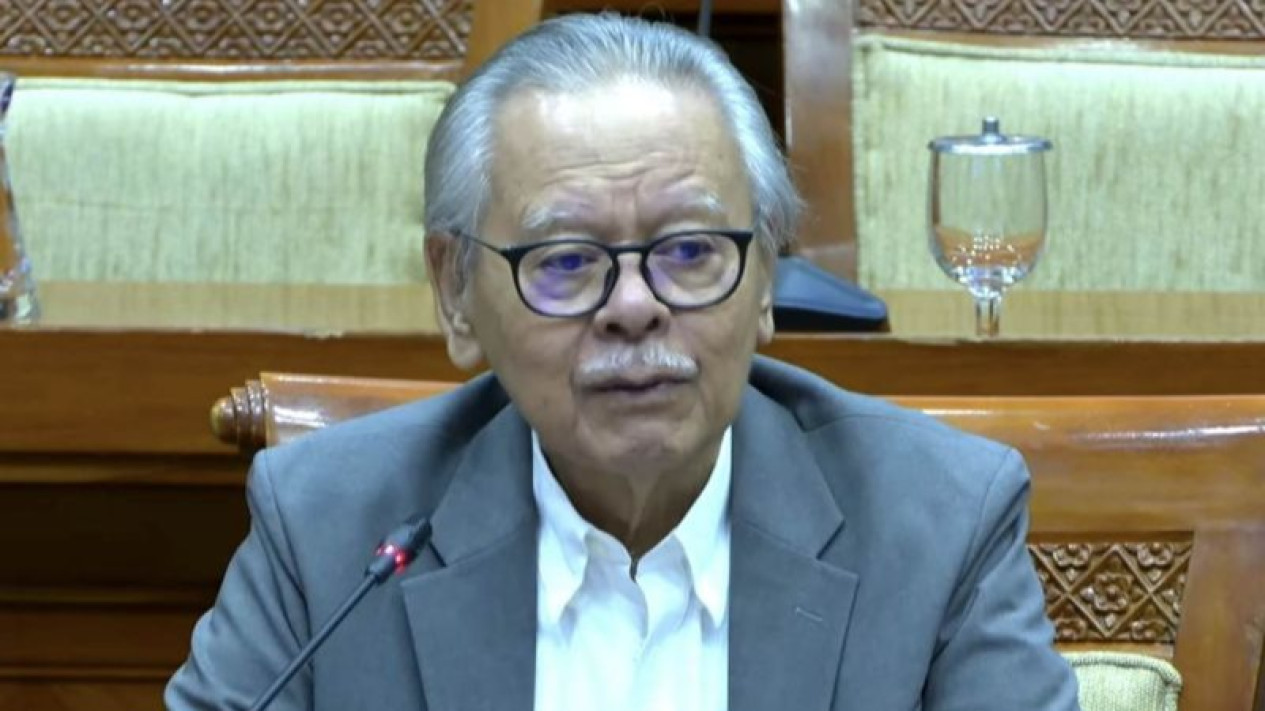 Rapat RUU di DPR, Eks Pimpinan KPK Erry Riyana Tegaskan Perampasan Aset Jangan Sembarangan
            - galeri foto